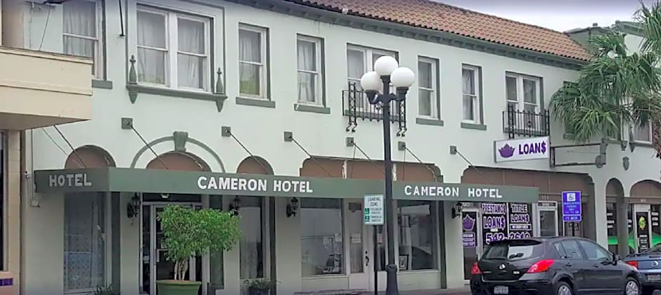 OYO Cameron Historic Hotel Brownsville I-69E
