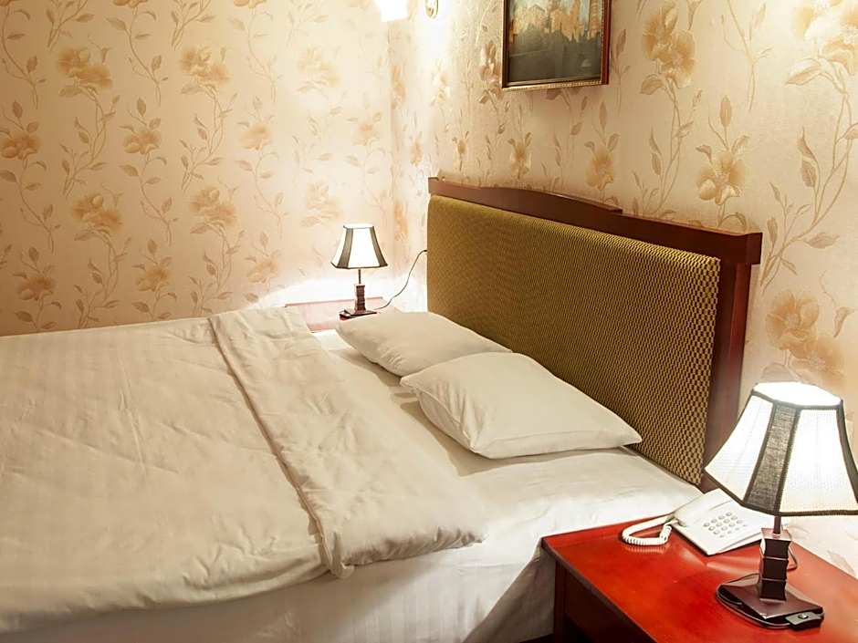Golden Valley Hotel