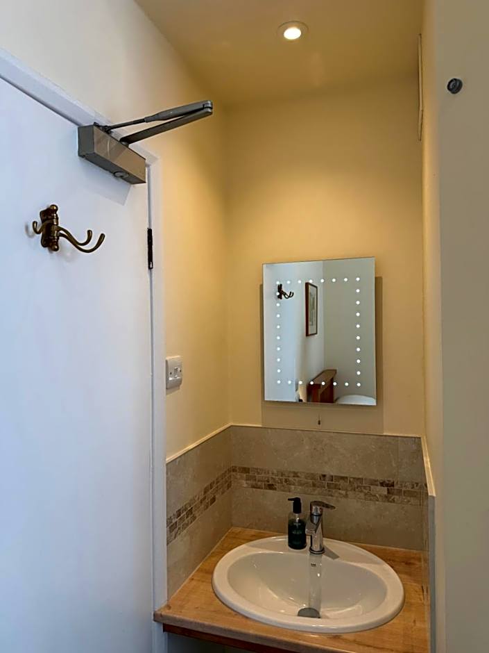 Oakwood Bed and Breakfast Heathrow