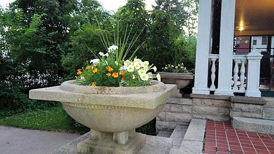 Alexander Mansion Bed & Breakfast