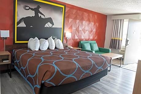 King Suite - Non-Smoking