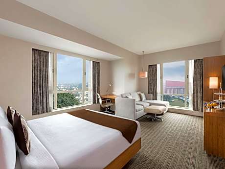 Junior Suite | Unlimited imported liquor at the Premium Lounge (6–8 pm), tea/coffee (10 am–10 pm), one-way airport transfer and 20% off on F&B, Laundry, Spa and Transport
