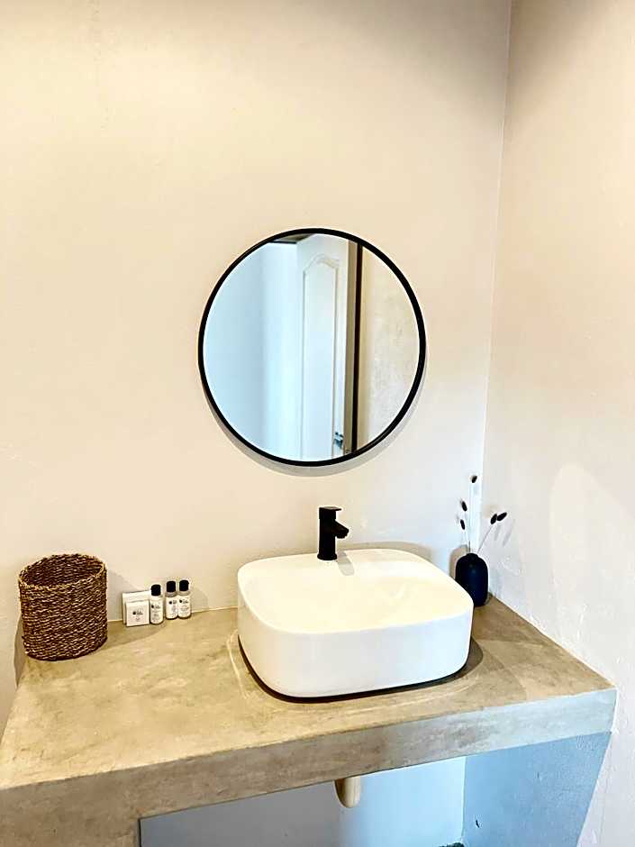 Lighthouse Guesthouse & Cafe