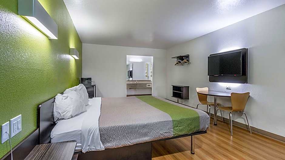 Motel 6-San Marcos, TX - North