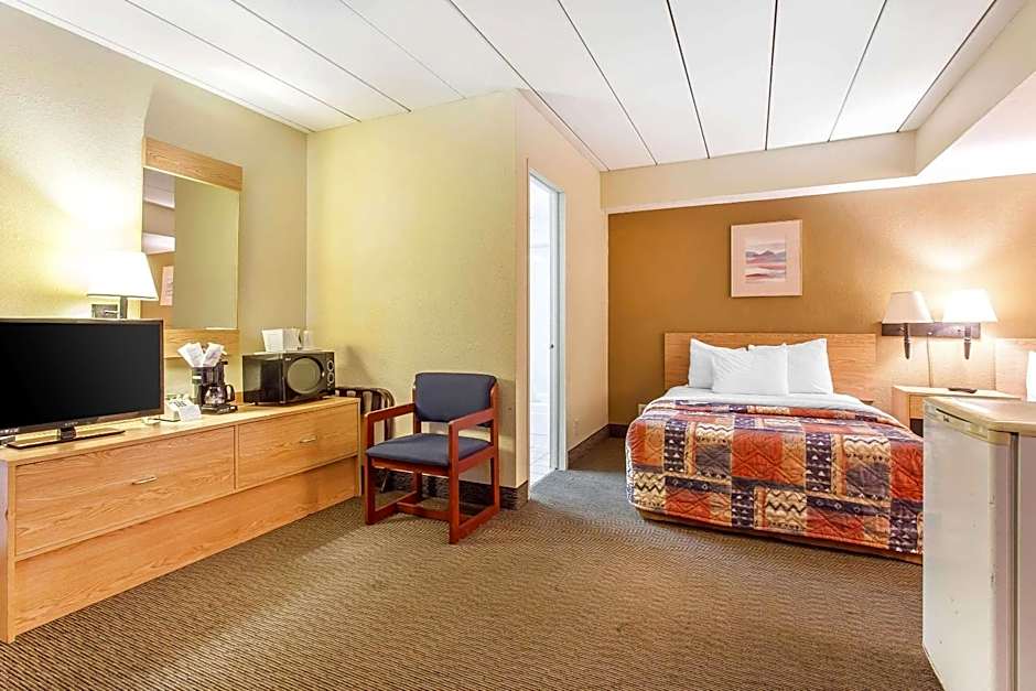 Rodeway Inn North