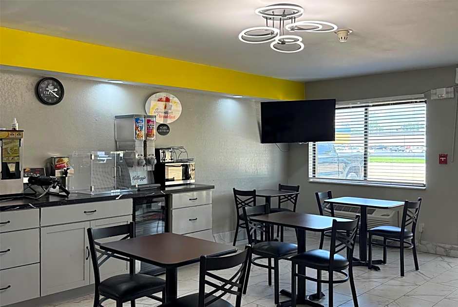 Super 8 by Wyndham Evansville East