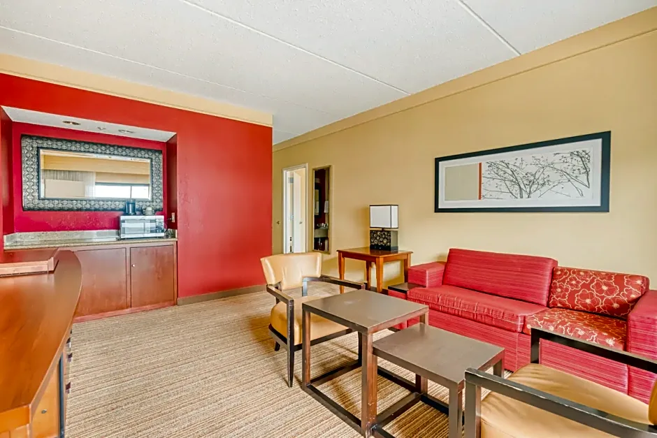 Super 8 by Wyndham Dallas Love Field Airport
