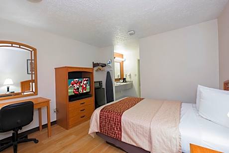 Deluxe Room with One Queen Bed Non-Smoking