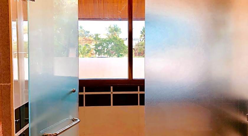 Merry Riverside Hotel