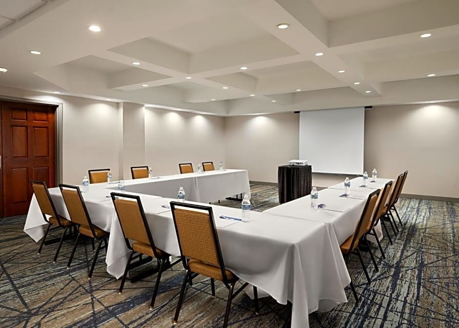 Holiday Inn Express and Suites New Orleans Airport By IHG