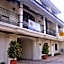 Metro Vigan Inn Bed & Breakfast Hotel