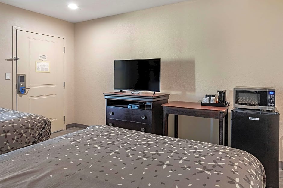 Photo 1 of 4 of 2 Double Beds