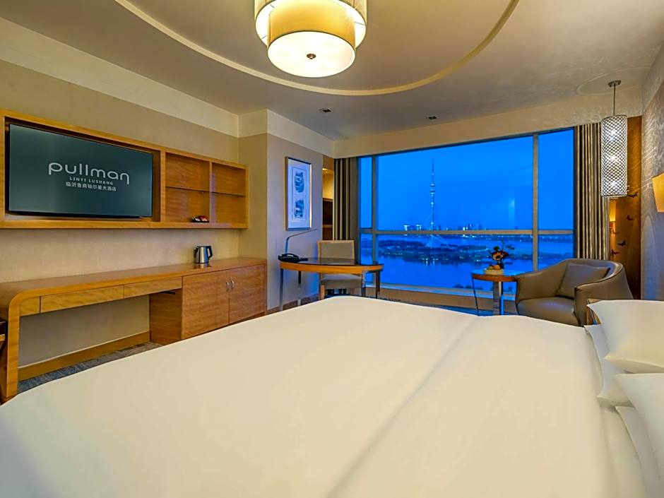 Photo 1 of 3 of Superior 1 King Bed, River View