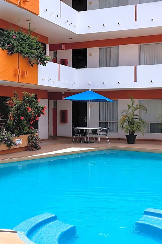 Hotel Azteca Inn
