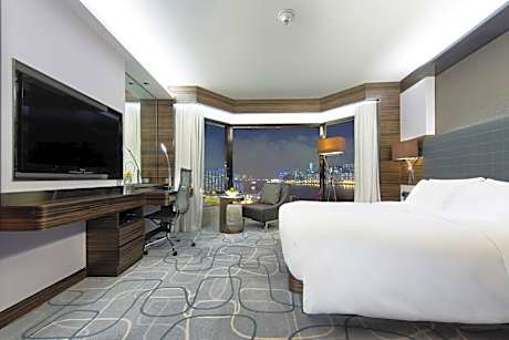 Deluxe Harbor View Suite with Executive Lounge Access