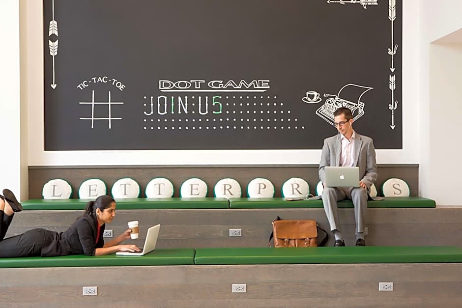 Hilton Orlando Buena Vista Palace Disney Springs Area