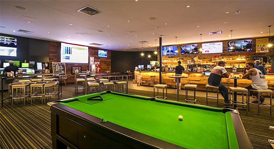 Nightcap at Kawana Waters Hotel