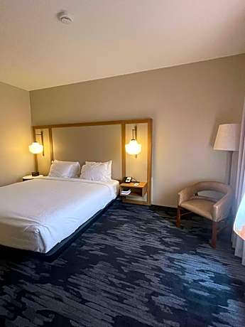 Guest room with 1 Queen Bed
