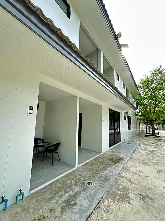 Bamboo Resort Suphanburi (in Bamboo Japanese Goods Warehouse)