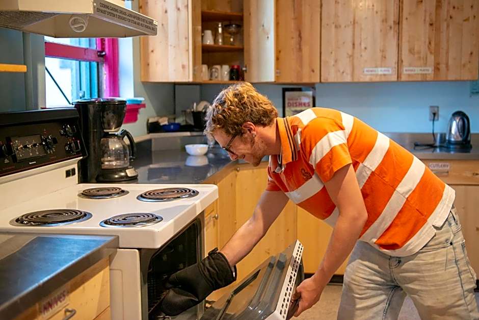 Ocean Island Inn | Backpackers | Suites