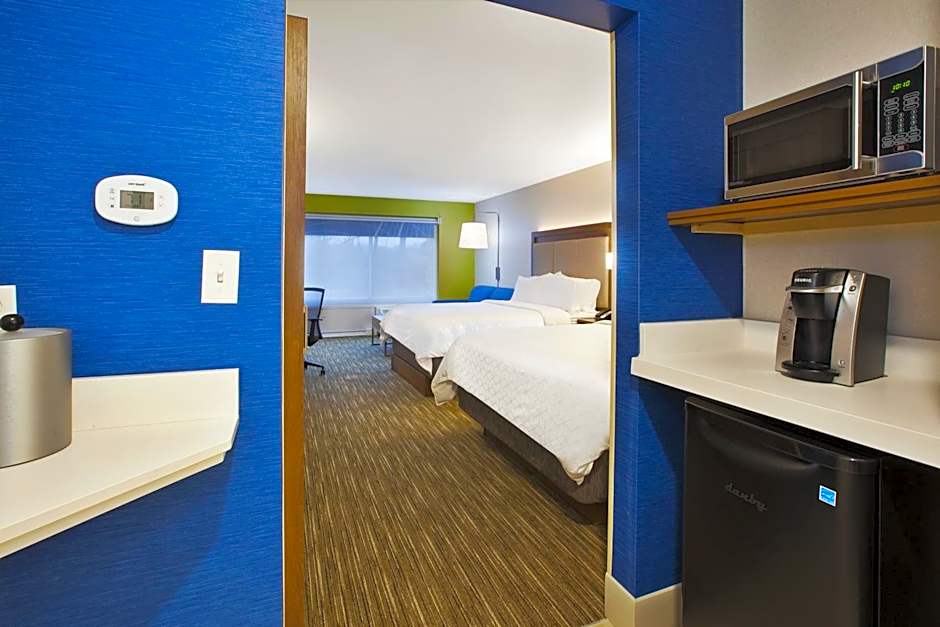 Holiday Inn Express & Suites Grand Rapids - Airport North By IHG