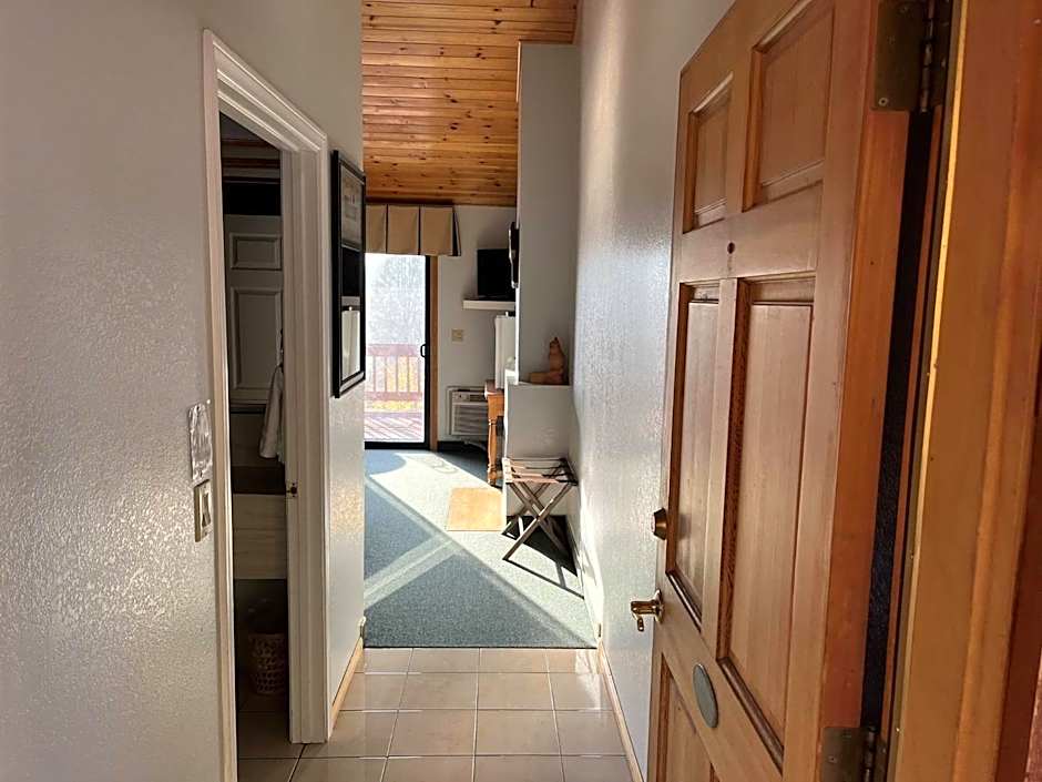 Whispering Pines Lodge