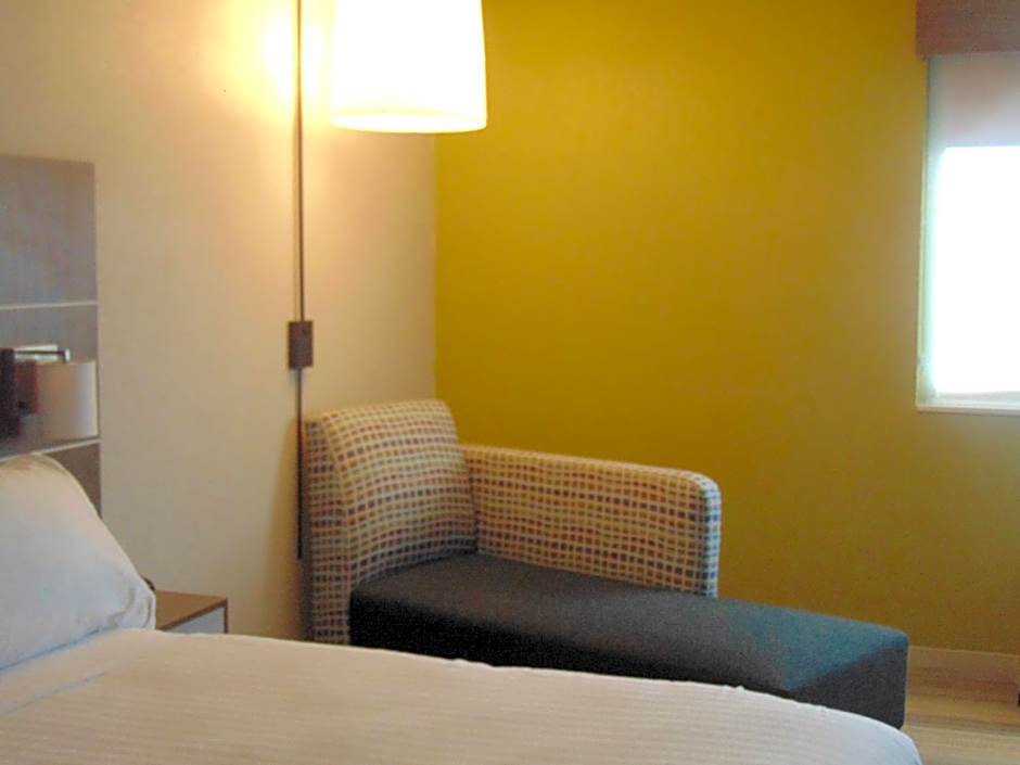 Holiday Inn Express & Suites Wapakoneta By IHG