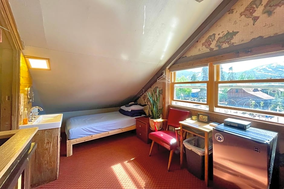 Fireside Inn & Hostel