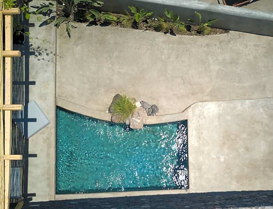 Oscar Beachfront Suites