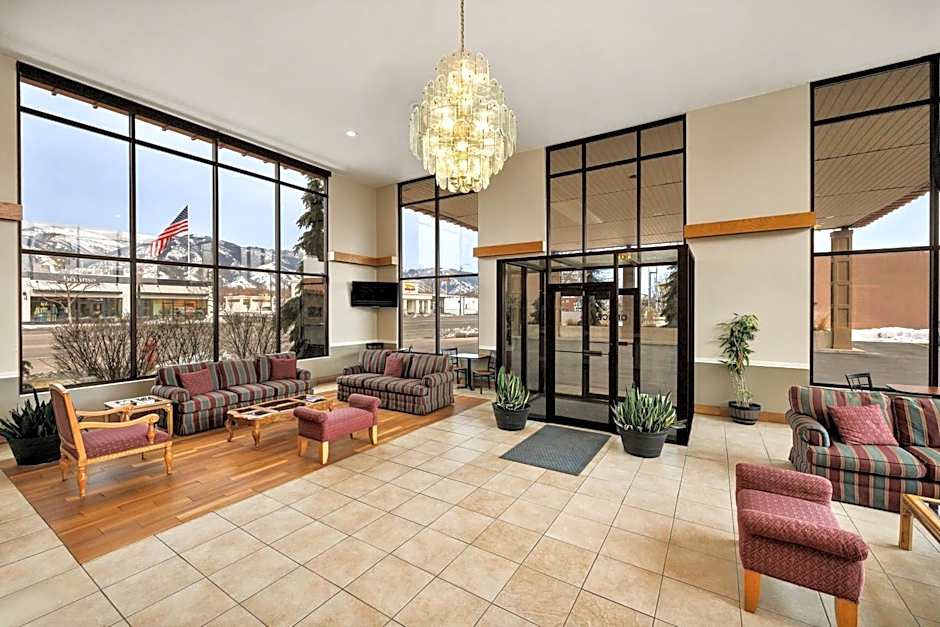 Days Inn & Suites by Wyndham Logan