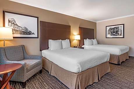 Queen Room with Two Queen Beds and Patio - Poolside