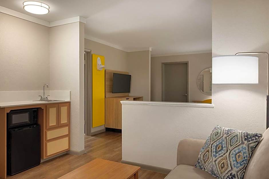 Days Inn by Wyndham Suites Fredericksburg