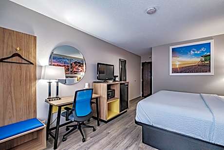 Standard Room with King Bed - Non-Smoking