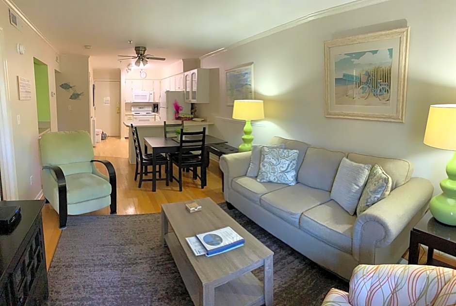 Beautiful Hilton Head Condo, Steps from Ocean, 1st Floor, 2bd / 2ba, and more!