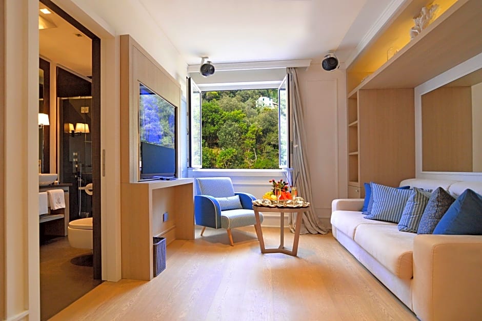 Photo 1 of 9 of Suite, Balcony, Upper Level