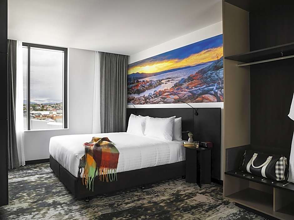 Foto 1 di 6 di Executive 1 King Bed Suite, River View