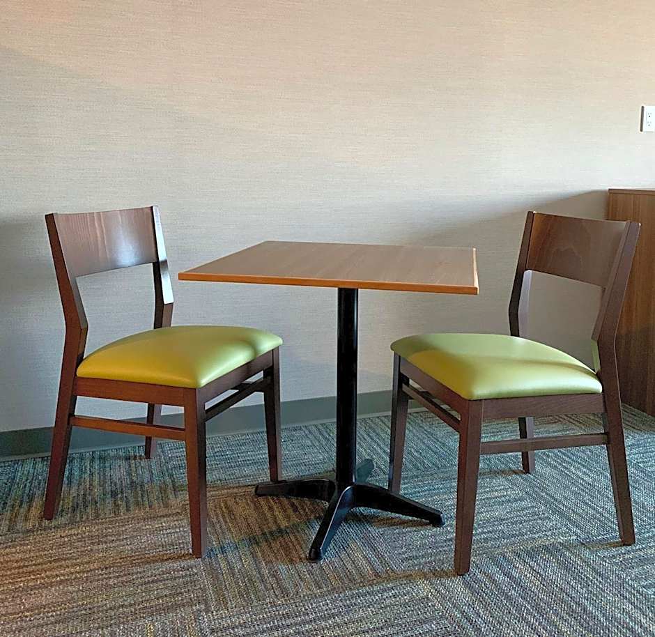 Meridian Inn & Suites Regina Airport