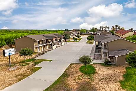 Eagle's Den Suites Carrizo Springs a Travelodge by Wyndham