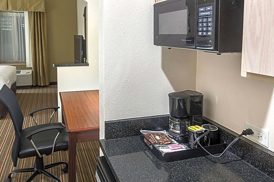 Quality Inn & Suites West Chase