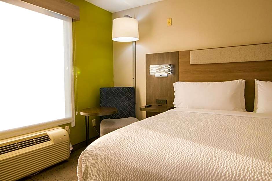 Holiday Inn Express & Suites College Station by IHG