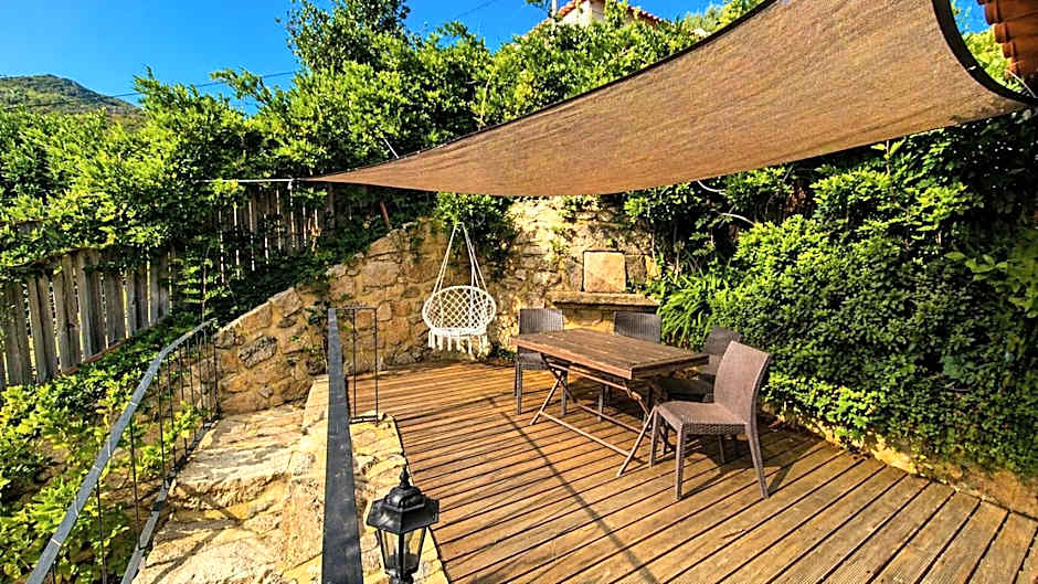 Casa Favo de Mel - Jacuzzi & Piscina - Refúgio na Montanha