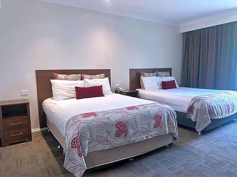 Young Federation Motor Inn and Services Club