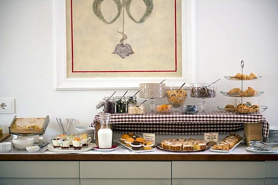 Villa Italia Luxury Suites and Apartments