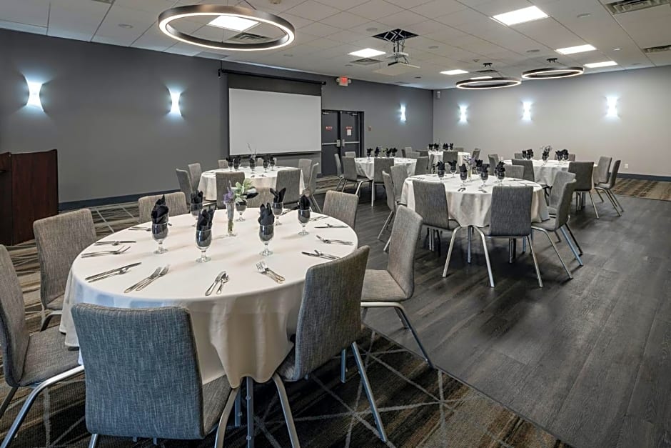 Holiday Inn Detroit Lakes by IHG