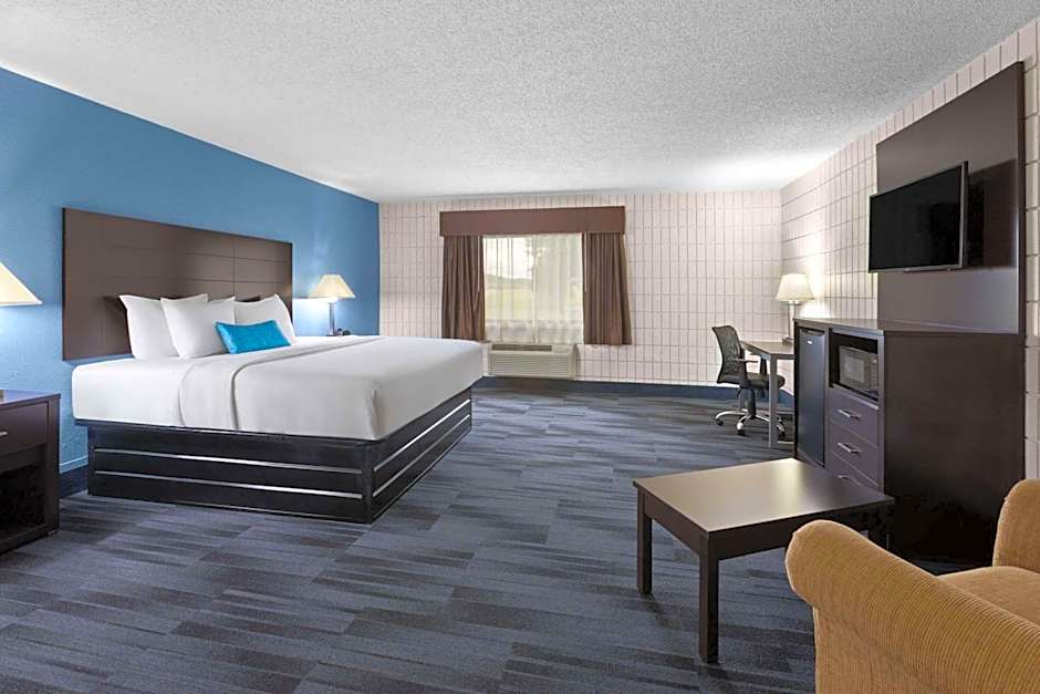 Baymont Inn and Suites by Wyndham Farmington, MO