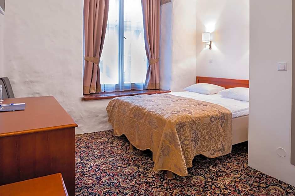 Three Crowns Residents