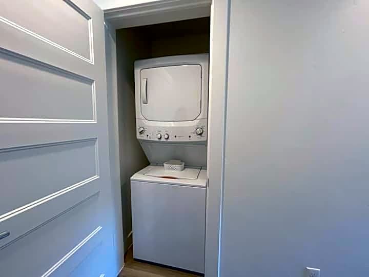 New Family-Friendly Townhome w/ Pool & Hot Tub