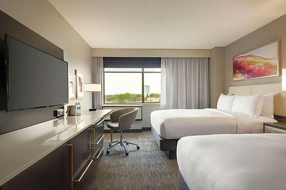 DoubleTree by Hilton St. Paul East