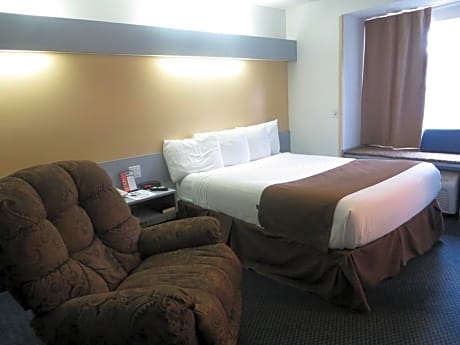 1 Queen Bed, Suite, Nonsmoking