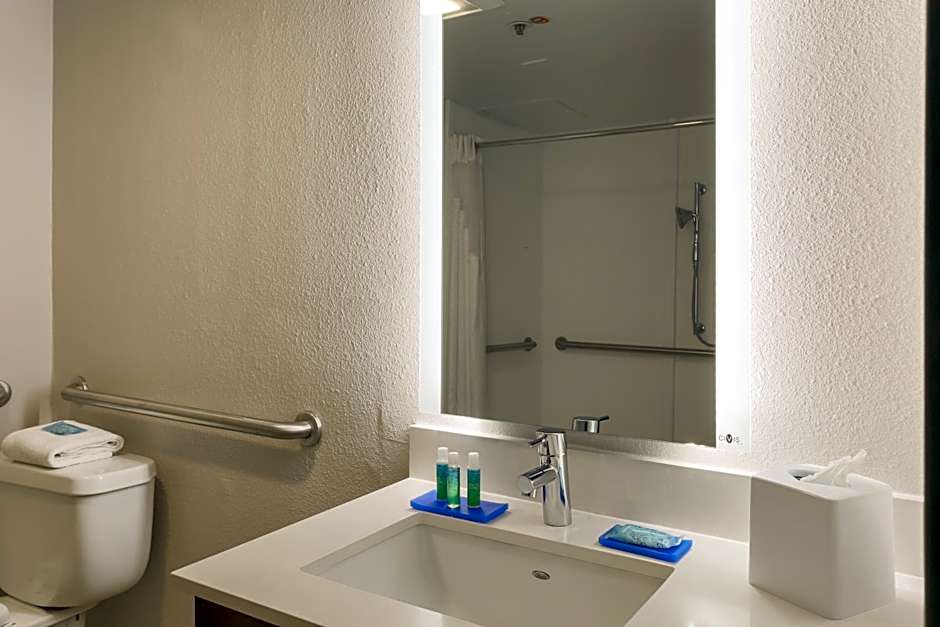 Holiday Inn Express Milwaukee - West Medical Center By IHG